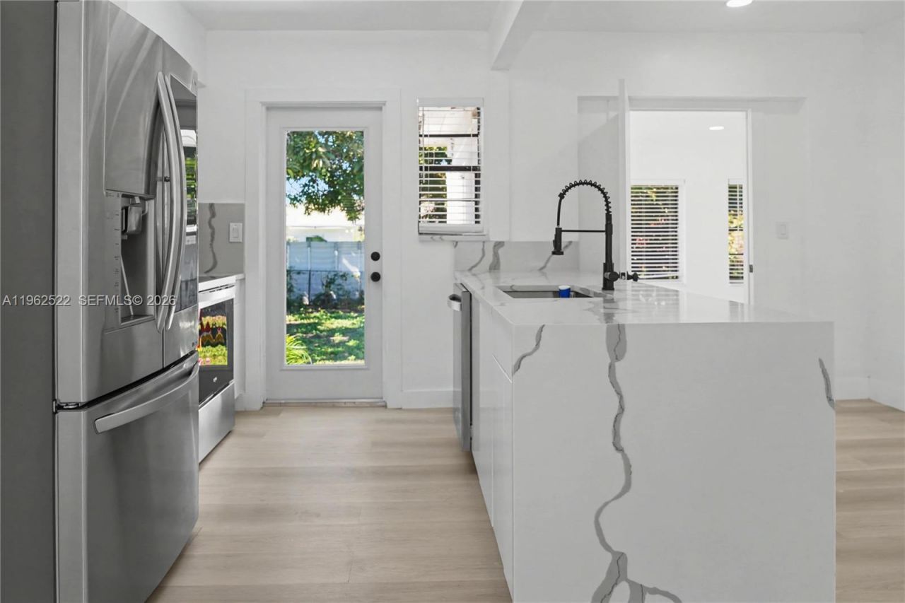 15694 NE 10th Ct, North Miami Beach, FL 33162 Photo