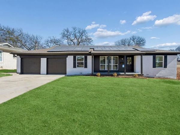 808 Lee Drive, Bedford, TX 76022