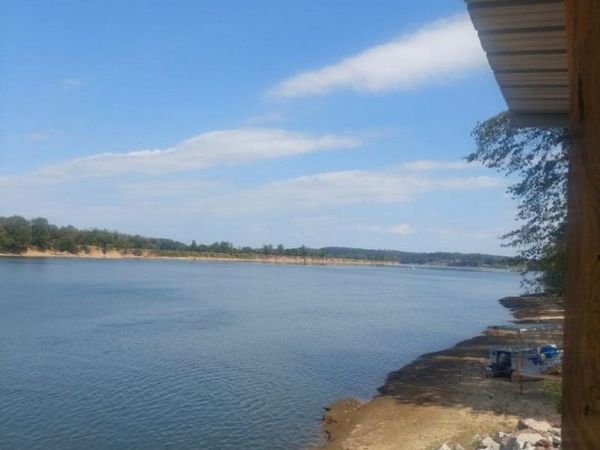 705 PRAIRIE LAND DR, Savannah, TN 38372