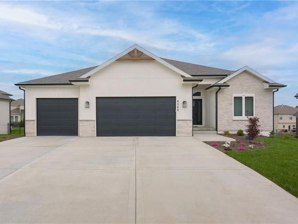 4548 NE Seneca Terrace, Lee's Summit, MO 64064
