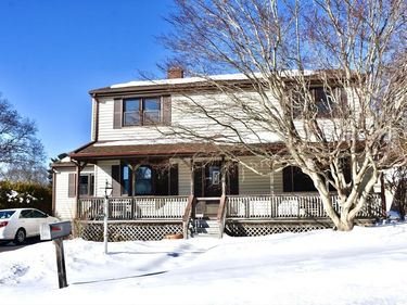 23 Oliveira Ave, Acushnet, MA 02743