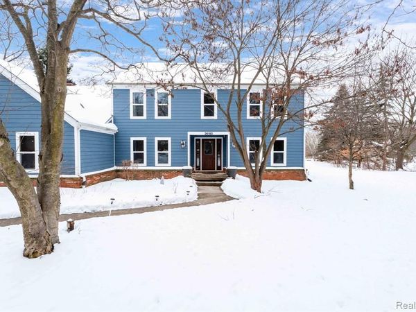 26192 Hidden Valley Drive, Farmington Hills, MI 48331