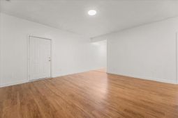 1093 King Street photo 4