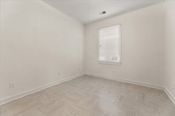 1093 King Street photo 4