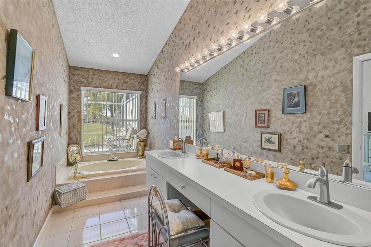 4640 Peridia Boulevard E, Bradenton, FL 34203 Photo