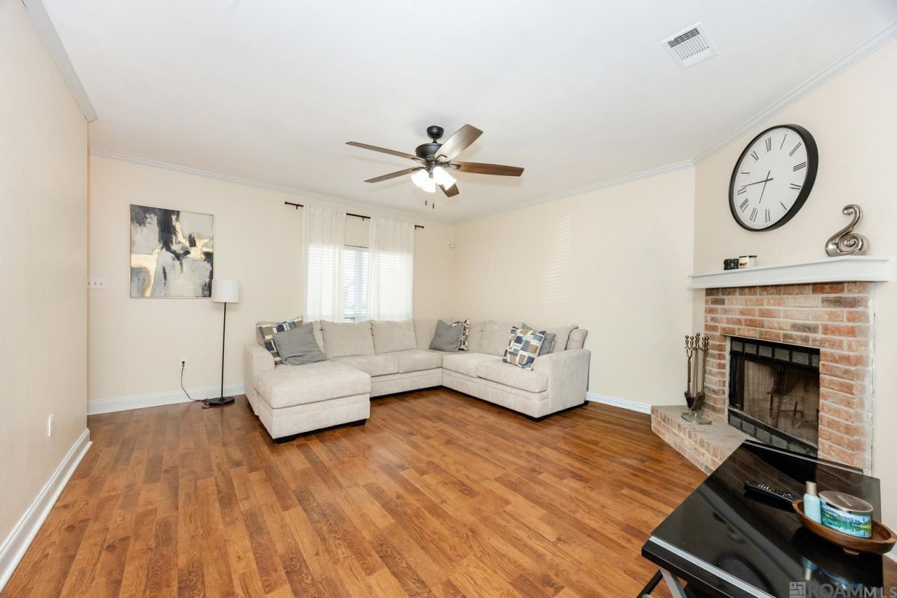 732 Elk Lake Dr, Baton Rouge, LA 70816 Main Photo