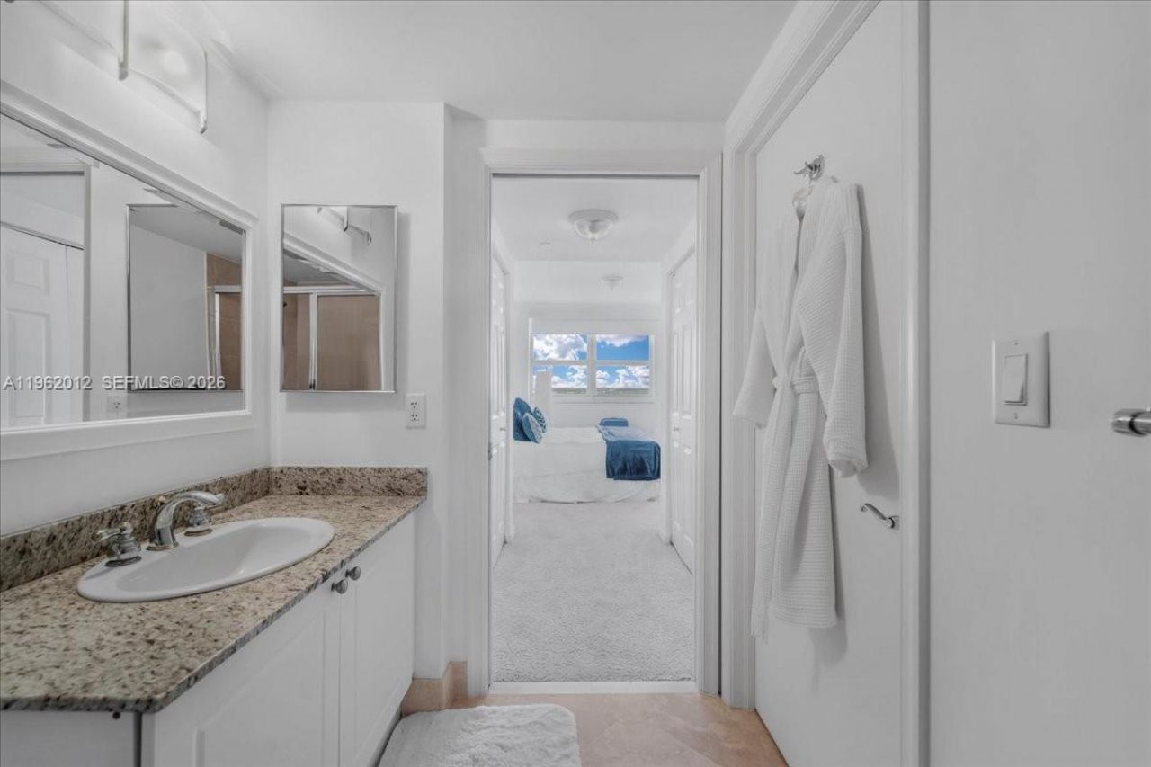 19501 W Country Club Dr, Unit 2513, Aventura, FL 33180 Photo