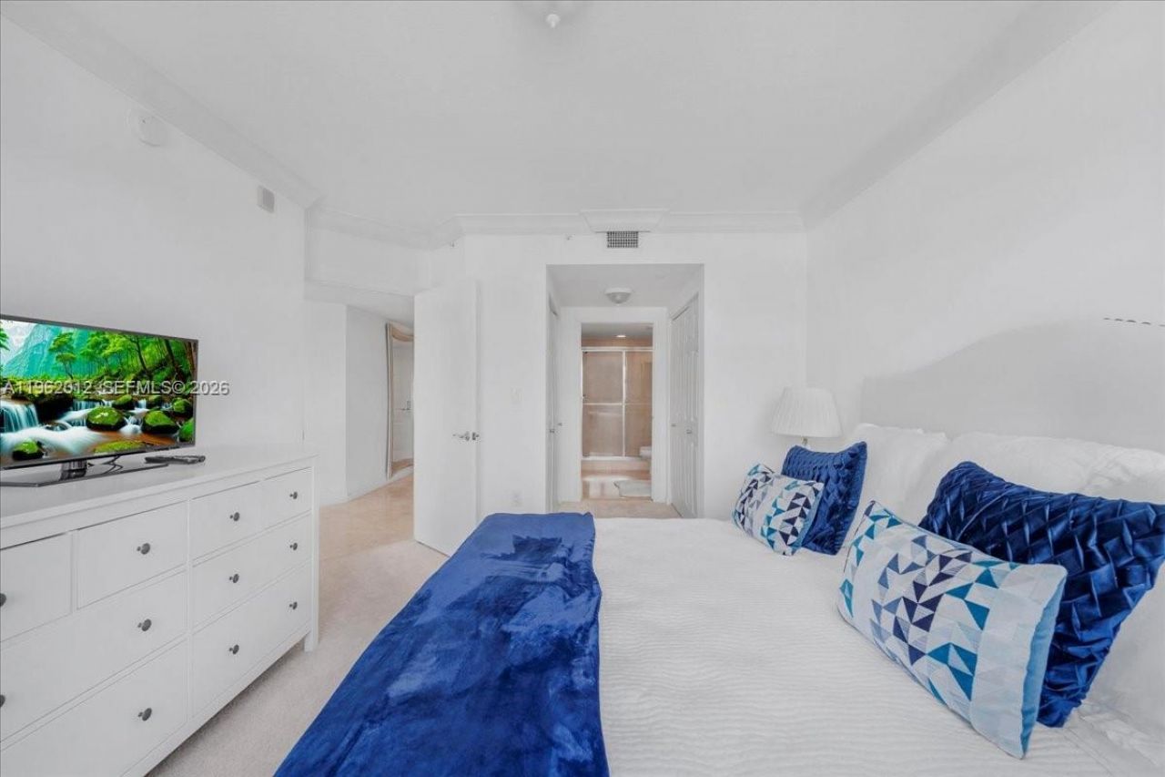 19501 W Country Club Dr, Unit 2513, Aventura, FL 33180 Photo