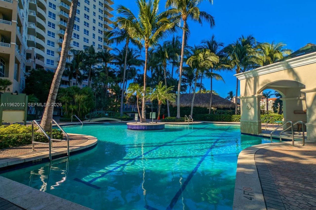 19501 W Country Club Dr, Unit 2513, Aventura, FL 33180 Photo