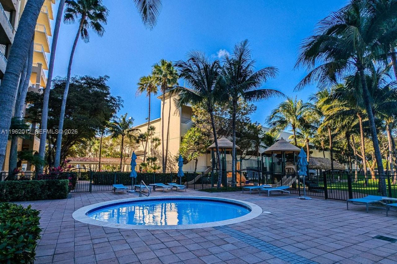 19501 W Country Club Dr, Unit 2513, Aventura, FL 33180 Photo