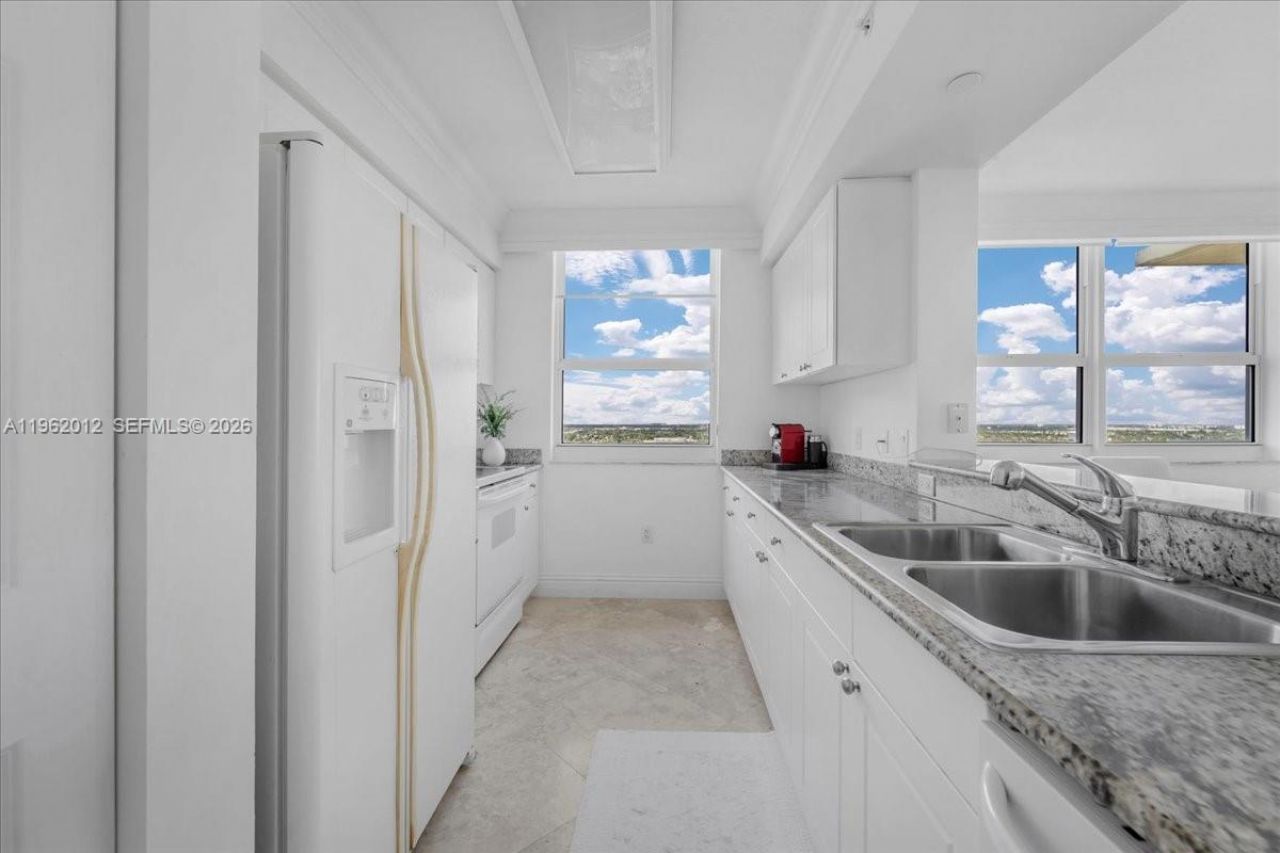 19501 W Country Club Dr, Unit 2513, Aventura, FL 33180 Photo