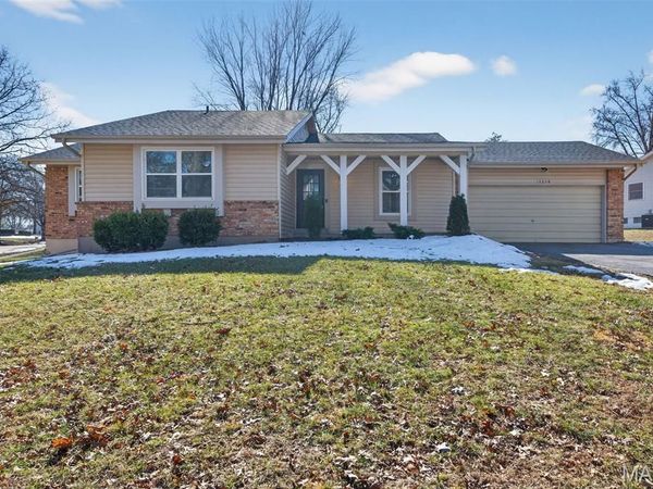 15648 Silverlake Court, Chesterfield, MO 63017