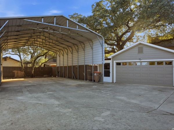 2325 Lakeshore Dr, Canyon Lake, TX 78133