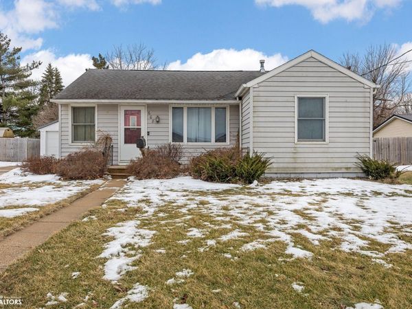 608 W 13Th Street, Vinton, IA 52349