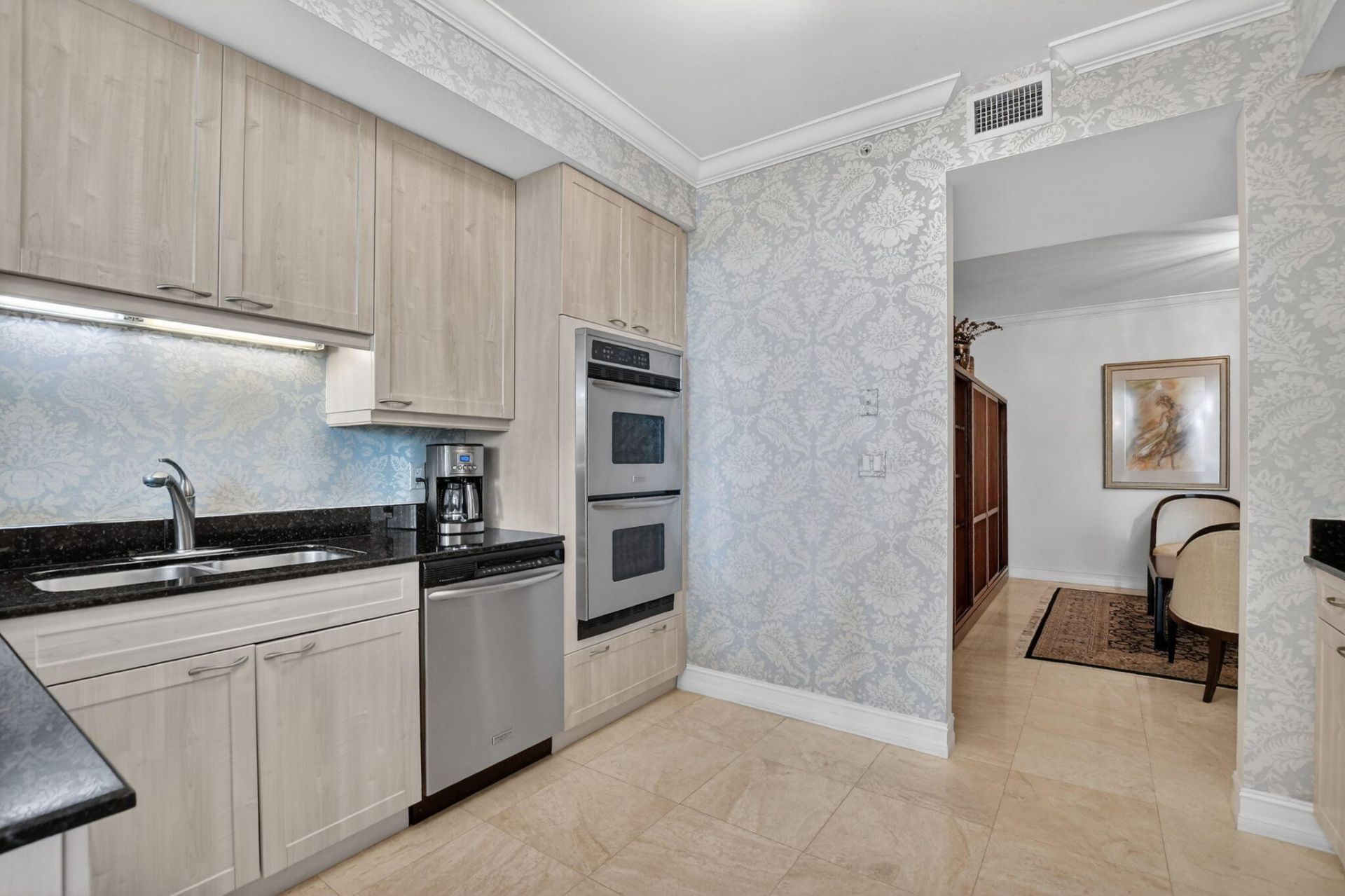 550 SE Mizner Boulevard, Unit B307, Boca Raton, FL 33432 Photo