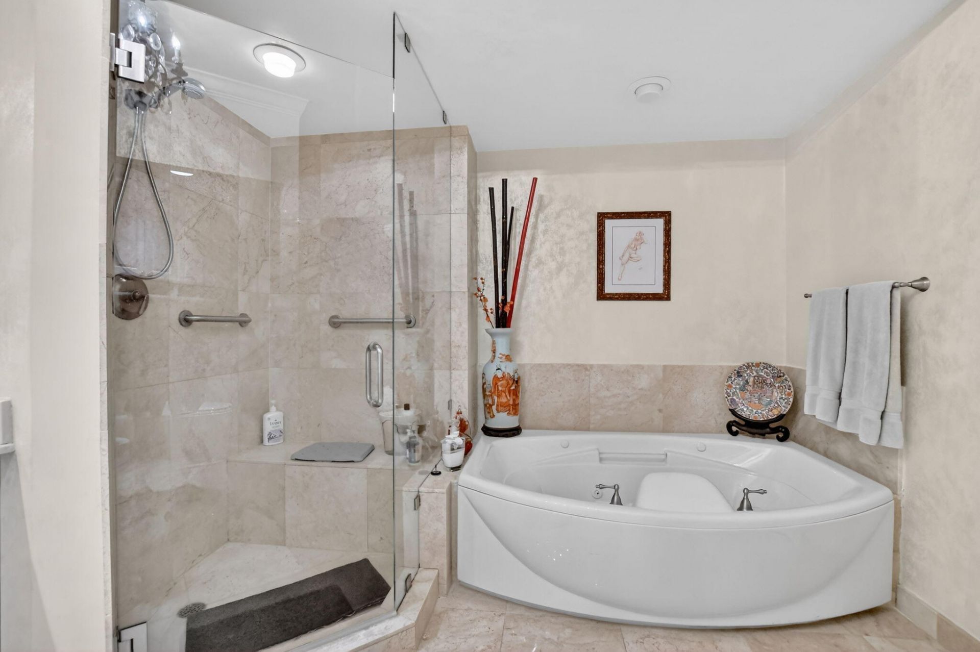 550 SE Mizner Boulevard, Unit B307, Boca Raton, FL 33432 Photo