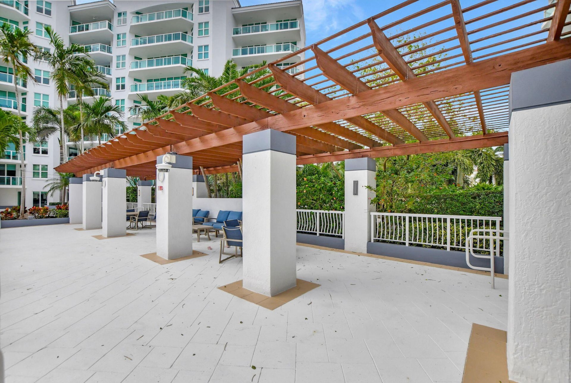 550 SE Mizner Boulevard, Unit B307, Boca Raton, FL 33432 Photo
