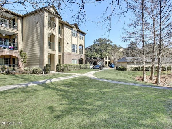 7800 POINT MEADOWS Drive, Unit 631, Jacksonville, FL 32256