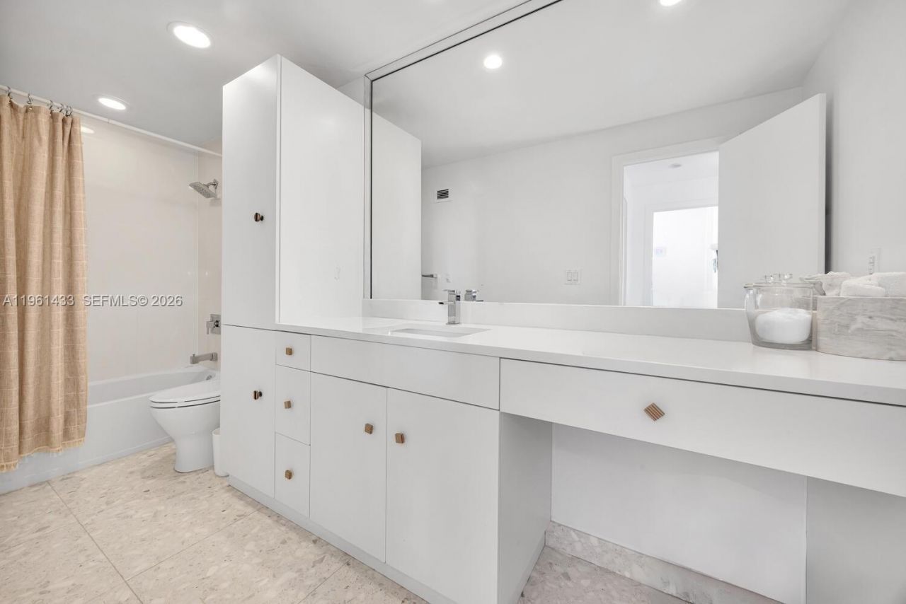 90 Edgewater Dr , Unit PH25, Coral Gables, FL 33133 Photo