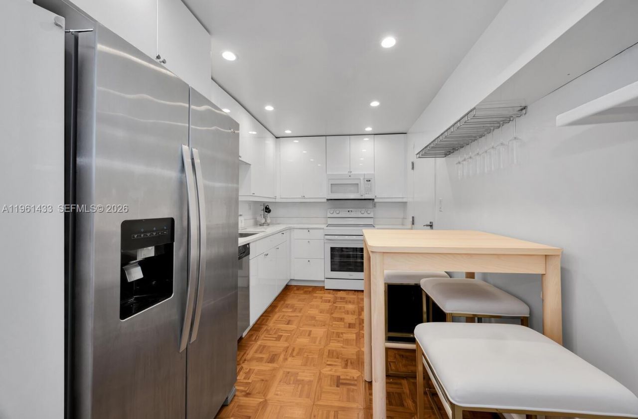 90 Edgewater Dr , Unit PH25, Coral Gables, FL 33133 Photo