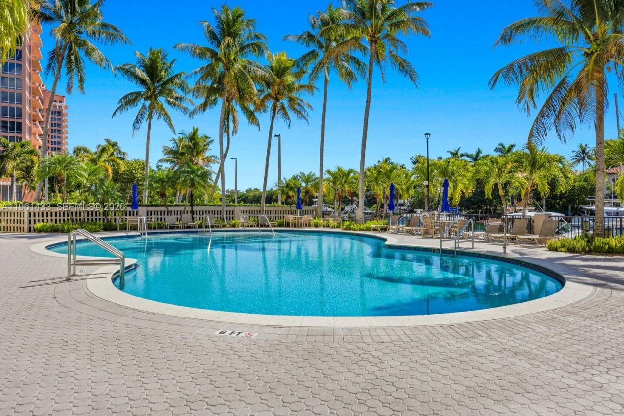 90 Edgewater Dr , Unit PH25, Coral Gables, FL 33133 Photo