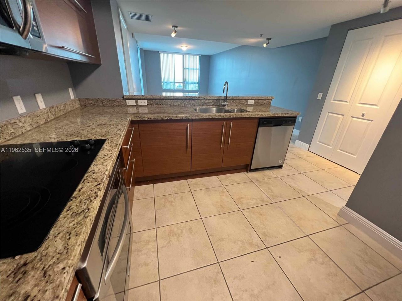 2641 N Flamingo Rd , Unit 1701N, Sunrise, FL 33323 Photo