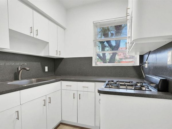 4740 Pine Tree Dr , Unit 28, Miami Beach, FL 33140