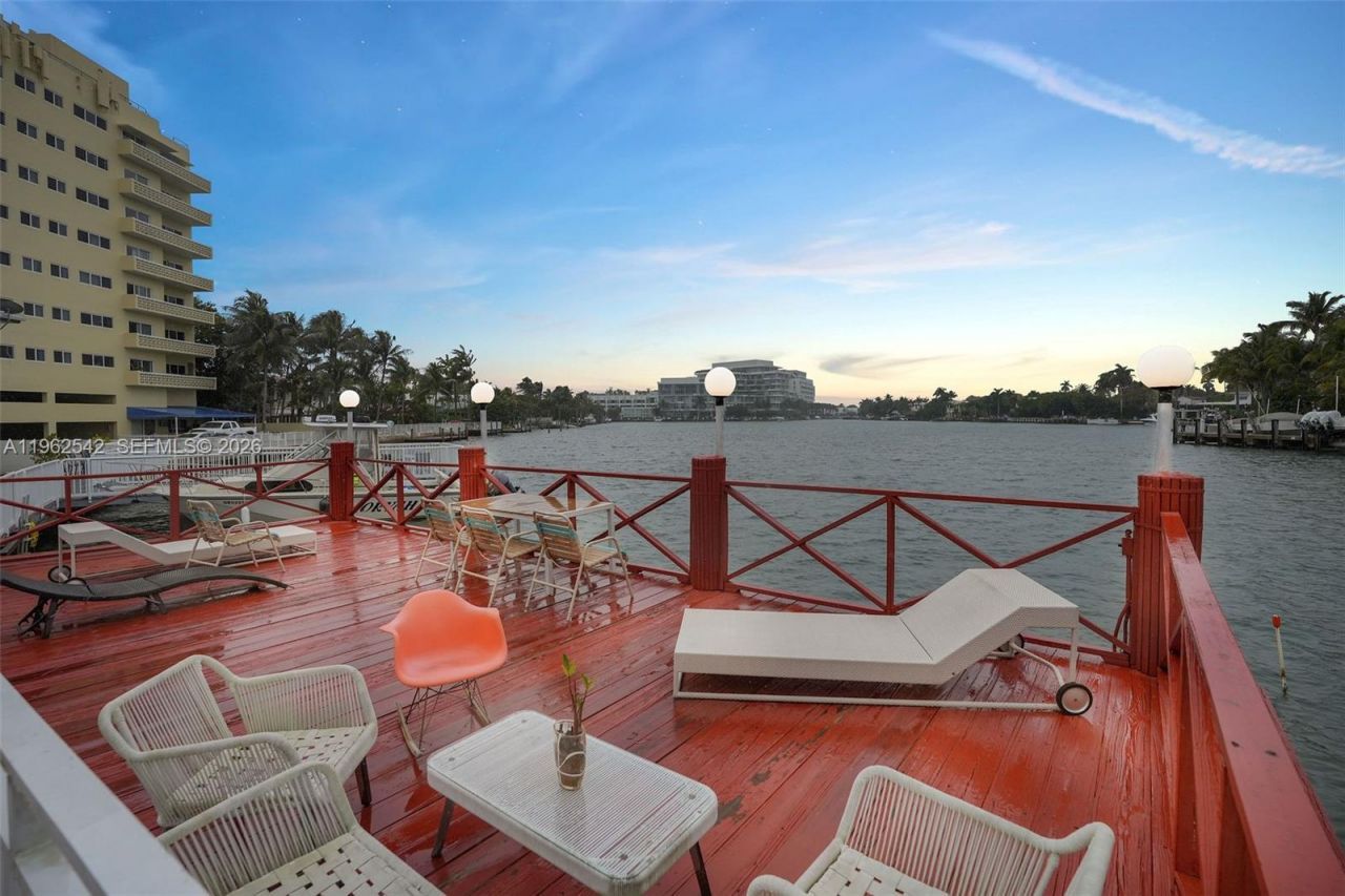 4740 Pine Tree Dr , Unit 28, Miami Beach, FL 33140 Photo