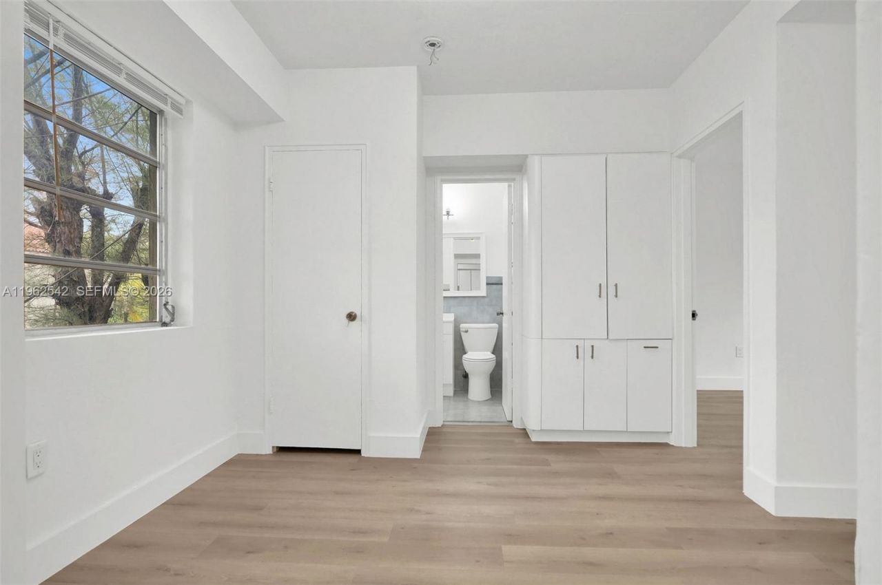 4740 Pine Tree Dr , Unit 28, Miami Beach, FL 33140 Photo