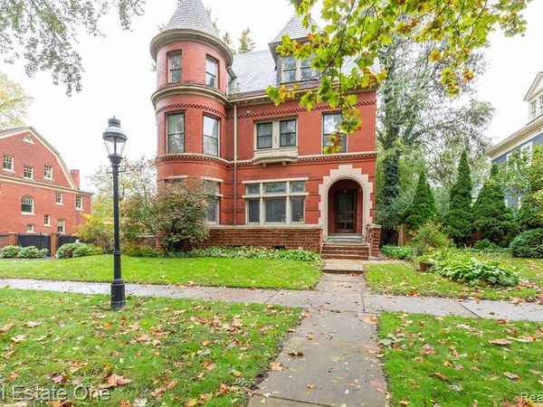 1023 Iroquois Street, Detroit, MI 48214