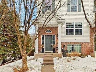 921 Ledgestone Drive, Mahtomedi, MN 55115