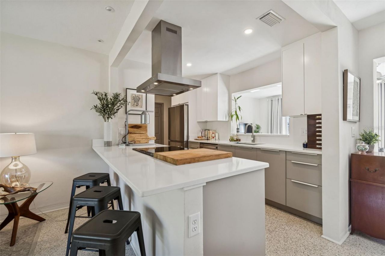 2000 Serpentine Circle S, Saint Petersburg, FL 33712 Photo