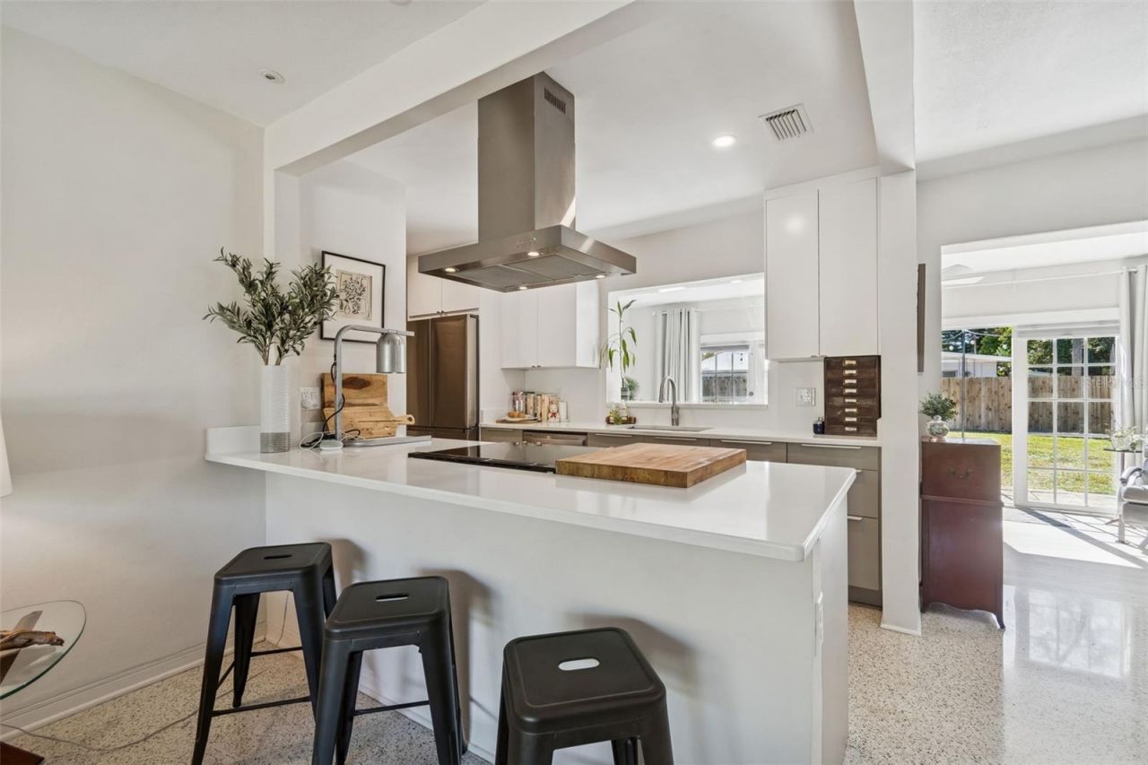 2000 Serpentine Circle S, Saint Petersburg, FL 33712 Photo