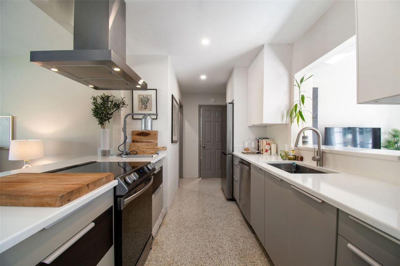 2000 Serpentine Circle S, Saint Petersburg, FL 33712 Photo