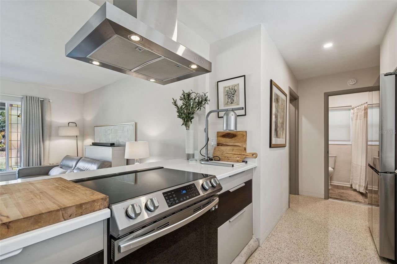 2000 Serpentine Circle S, Saint Petersburg, FL 33712 Photo