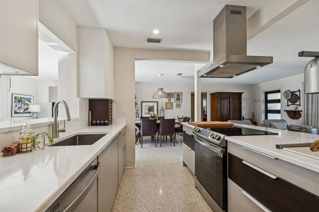 2000 Serpentine Circle S, Saint Petersburg, FL 33712 Photo