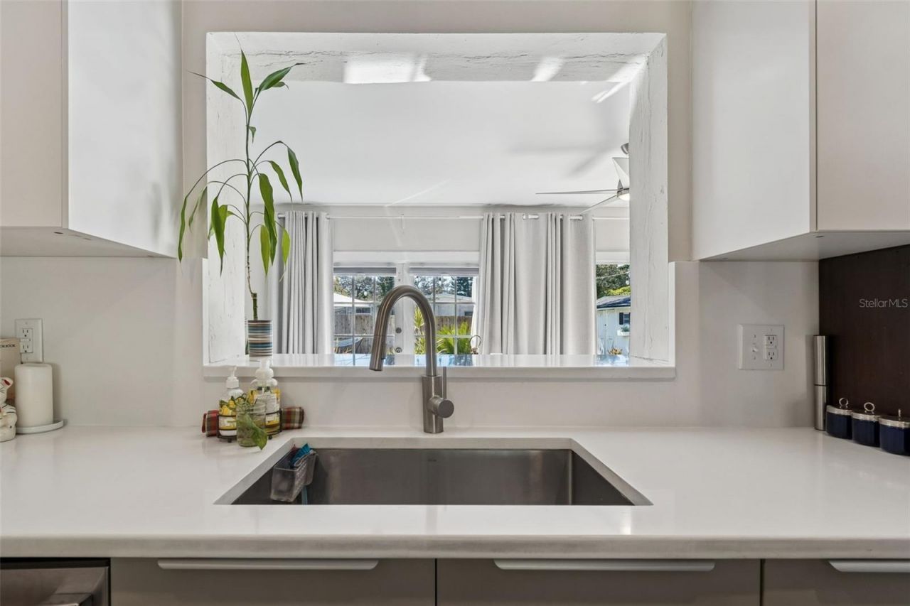 2000 Serpentine Circle S, Saint Petersburg, FL 33712 Photo