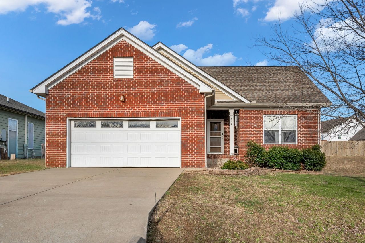 602 Whirlaway Dr Burns, TN 37029