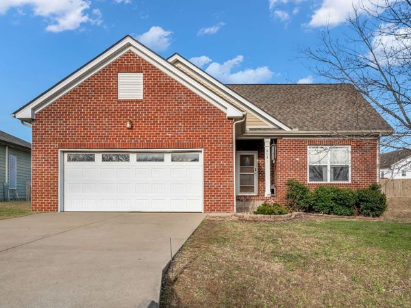 602 Whirlaway Dr, Burns, TN 37029