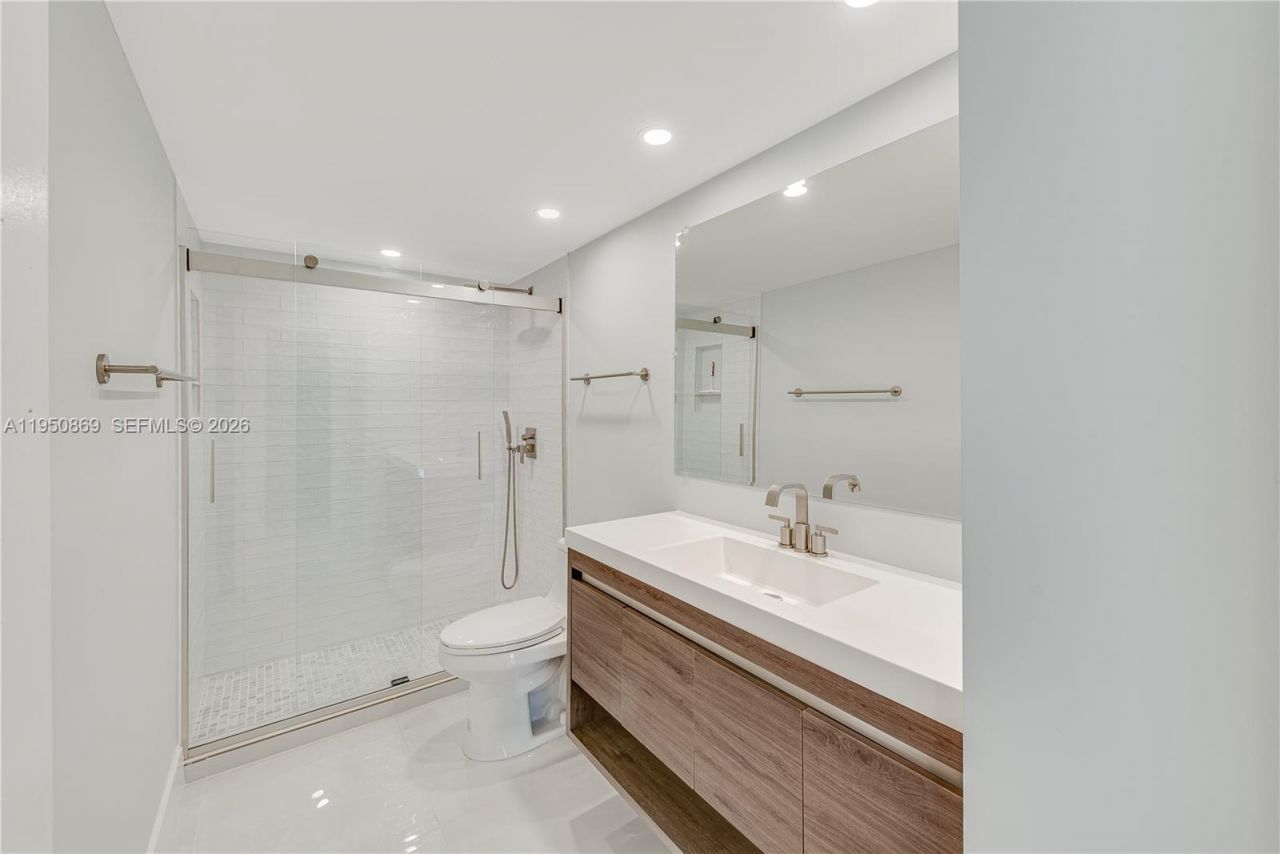 1121 Crandon Blvd, Unit F601, Key Biscayne, FL 33149 Photo
