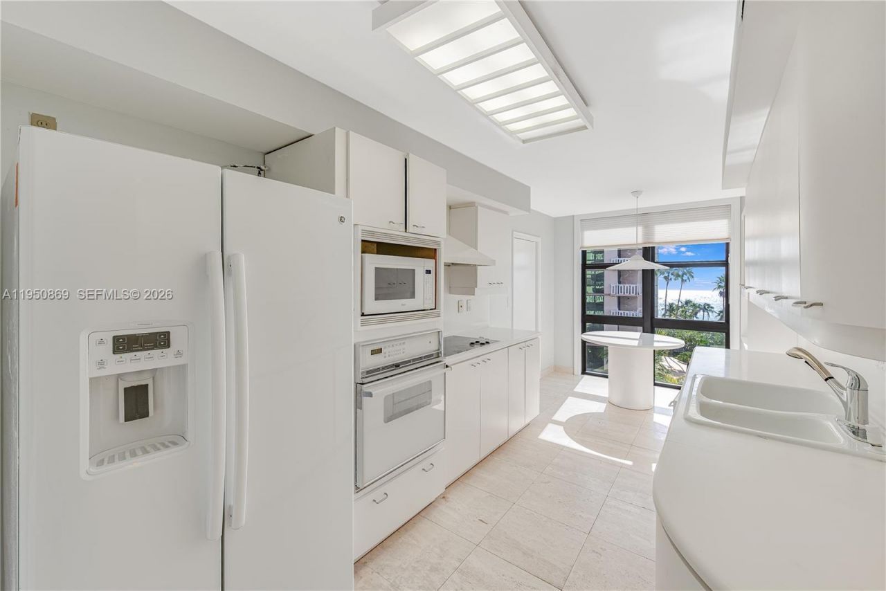 1121 Crandon Blvd, Unit F601, Key Biscayne, FL 33149 Photo