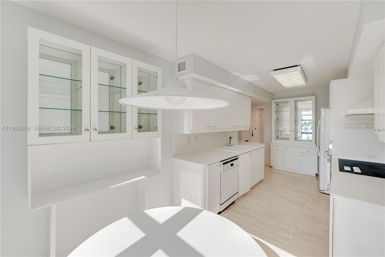 1121 Crandon Blvd, Unit F601, Key Biscayne, FL 33149 Photo