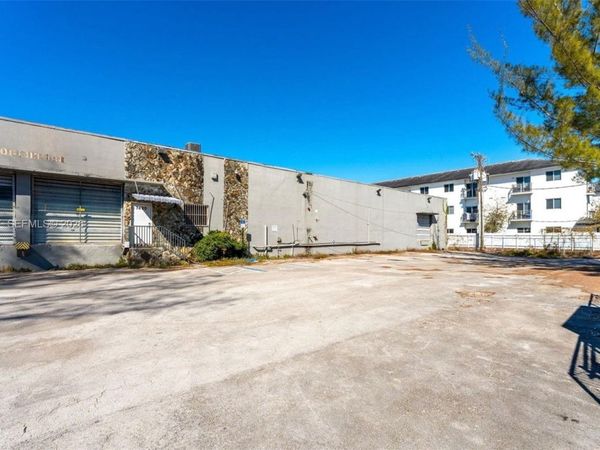 7620 W 2nd Ct, Hialeah, FL 33014