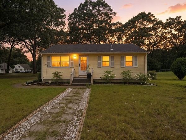 381 N Brook Rd, Springfield, MA 01119