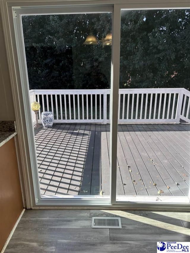 2109 Eaton Cir Photo 16