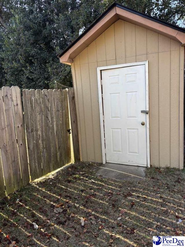 2109 Eaton Cir Photo 17