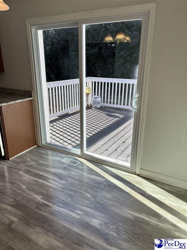 2109 Eaton Cir Photo 9