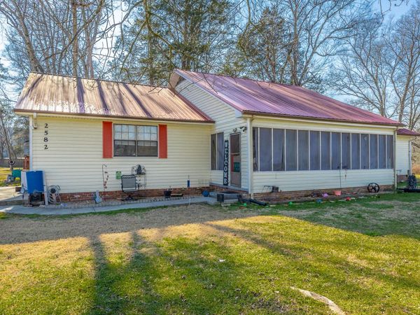 2582 E Valley Road, Jasper, TN 37347