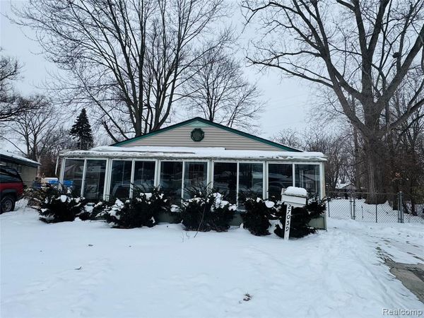 27059 Jeannette Court, Taylor, MI 48180