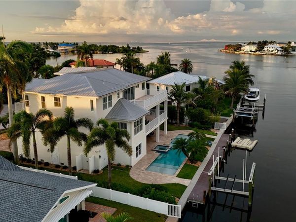 529 77TH STREET, HOLMES BEACH, FL 34217